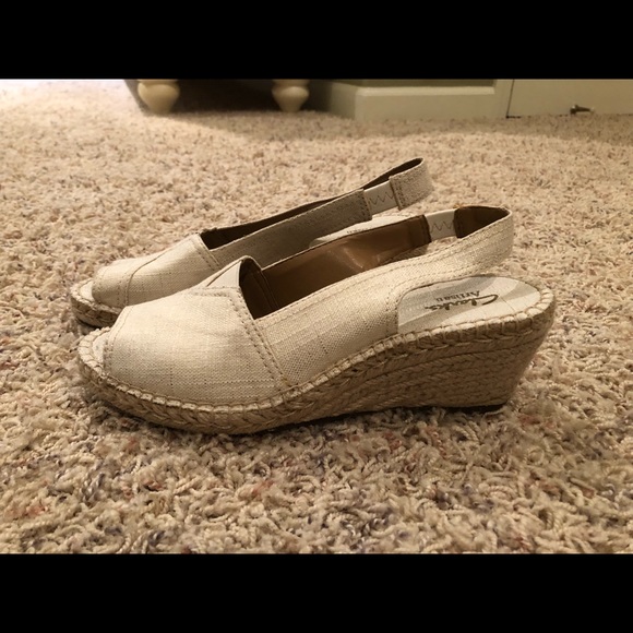 clarks low wedge shoes